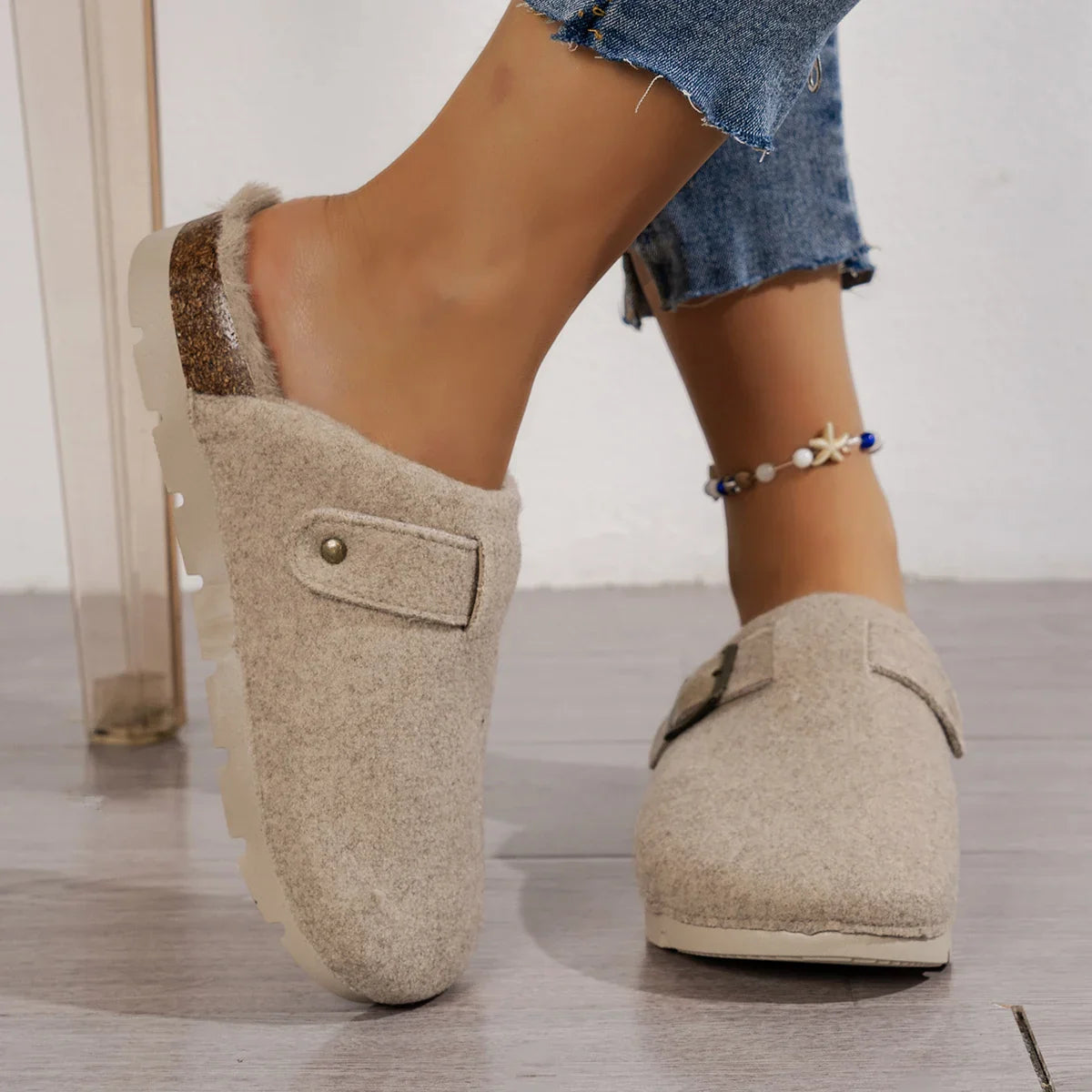 chaussons femme intérieur bout fermé beige